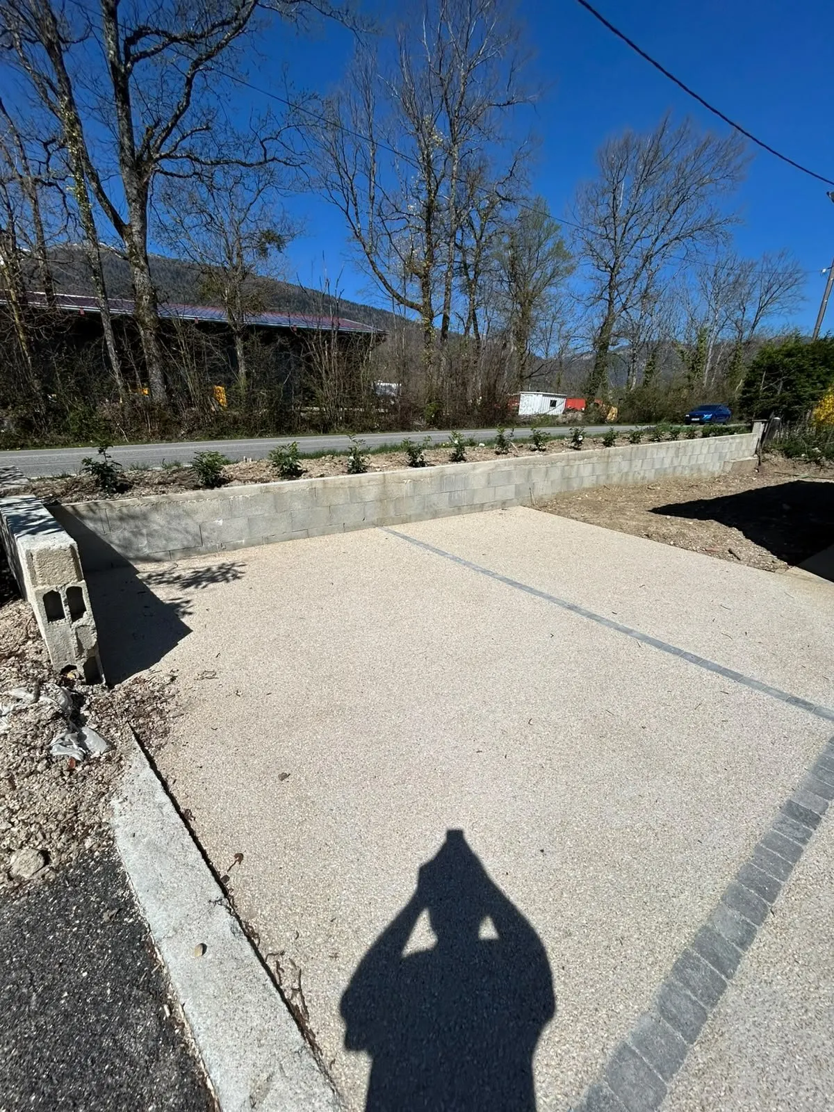 Allée en gravillons lavés avec bordure